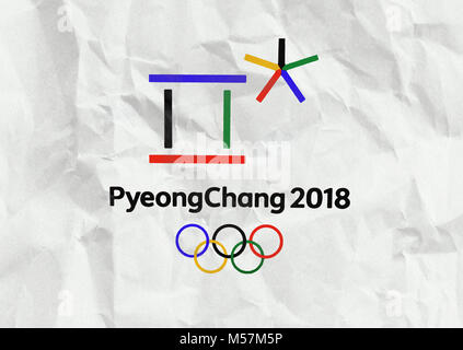 14 décembre 2017 Moscou, Russie XXIII SYMBOLES Jeux Olympiques d'hiver de Pyeongchang (République de Corée) sur une feuille de papier froissé Banque D'Images