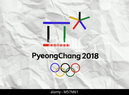 14 décembre 2017 Moscou, Russie XXIII SYMBOLES Jeux Olympiques d'hiver de Pyeongchang (République de Corée) sur une feuille de papier froissé Banque D'Images