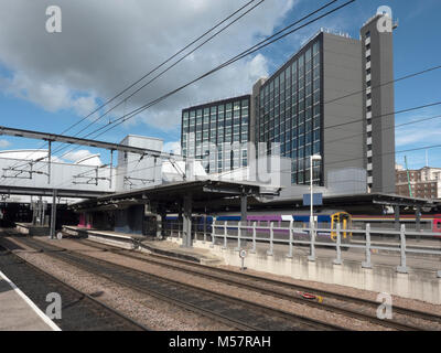 Bienvenue à Leeds panneau sur la plate-forme à la gare de Leeds, Yorkshire, Angleterre Banque D'Images
