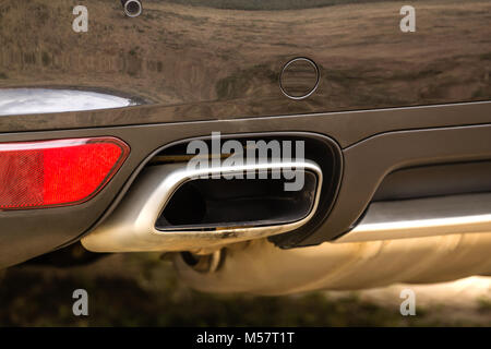 Tuyau d'échappement de voiture libre Banque D'Images