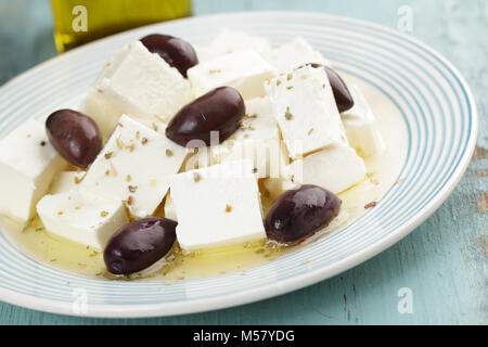 Avec fromage Feta et d'huile d'olive olives calamata Banque D'Images