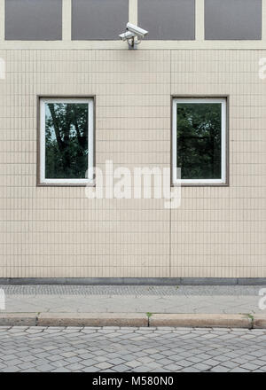 Deux caméras en façade une observating le trottoir dans l'Alte Jacobstraße à Berlin, Allemagne. Banque D'Images