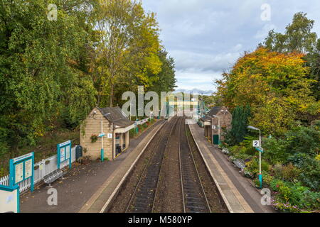 La gare de Chirk voit le premier signe de l'automne comme les feuilles commencent à changer de couleur Banque D'Images