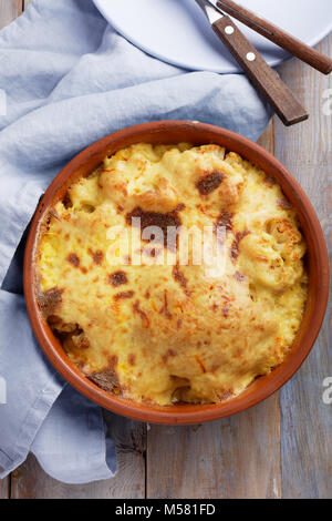 Le chou-fleur fromage dans un plat allant au four Banque D'Images