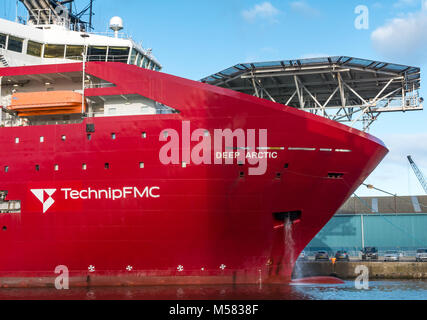 Proue, bulbe et héliport, Technip, navire de plongée profonde, l'Arctique et de la construction lourde du navire de soutien, le port de Leith, Édimbourg, Écosse, Royaume-Uni Banque D'Images