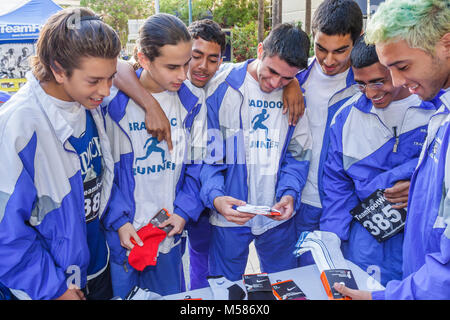 Miami Florida,Brickell District,Carnaval 8K Run,préparation,événement communautaire,étudiants éducation élèves élèves élèves,Braddock High School,campus,piste Banque D'Images