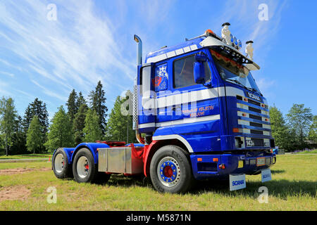 La Finlande, Etats-Unis - 15 juin 2014 : 143H 450 Bleu Scania tracteur routier HeMa affichée à l'Expo 2014 en Finlande, Etats-Unis. Banque D'Images