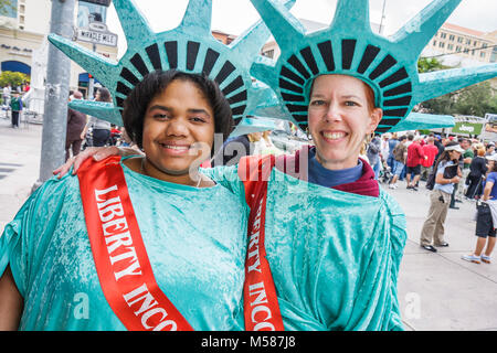 Miami Florida, Coral Gables, Miracle Mile, Coral Way, Carnaval on the Mile, Hispanic Street Festival, festival de la rue, foire des festivals, communauté femmes noires femmes, plus Banque D'Images