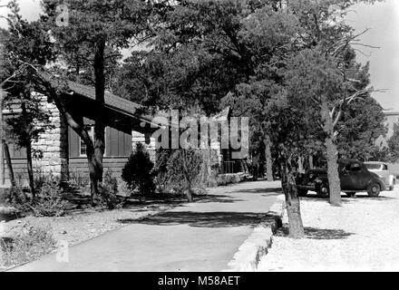 Le Parc National du Grand Canyon . Sentier asphalté que construit entre CCC GRCA POSTE & BABBITTS MAGASIN GÉNÉRAL. 17 JUIN 1936 Banque D'Images