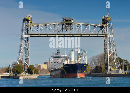 Le vraquier Sedna Desgagnés en passant par Port Colborne lorsque vous suivez le canal Welland Banque D'Images