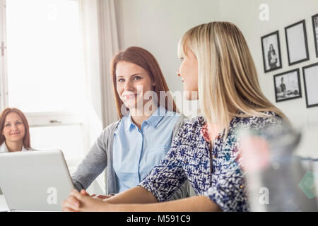 Business using laptop in creative office Banque D'Images