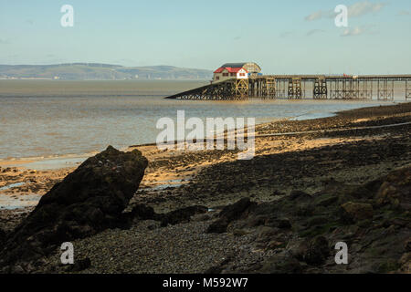 Les deux stations de sauvetage Mumbles à la fin de la jetée Banque D'Images