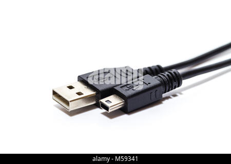 Câble USB isolé sur fond blanc Banque D'Images