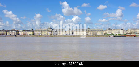 Bordeaux ville, vue panoramique. La 'Place de la Bourse" à Bordeaux a été conçu par l'architecte royal Jacques Ange Gabriel entre 1730 et 1775 Banque D'Images