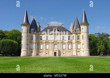 Château Pichon longeville, vue de face. Grand vin château dans la région du Médoc. Vignoble français Banque D'Images