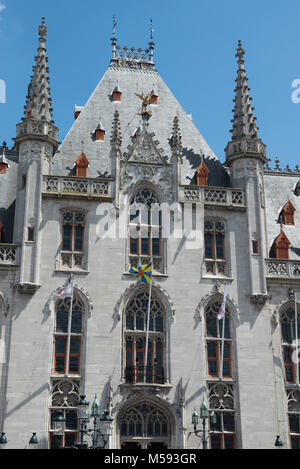 Le palais provincial à Bruges, Belgique. Il est construit dans un style néo-gothique et a été autrefois le siège de la Flandre-occidentale Conseil provincial. Banque D'Images