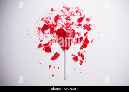 Broken Heart shaped lollipop Banque D'Images