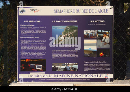 France, Côte d'Azur, Cassis, le sémaphore du bec de l'Aigle, Phare et tour de communications sign Banque D'Images