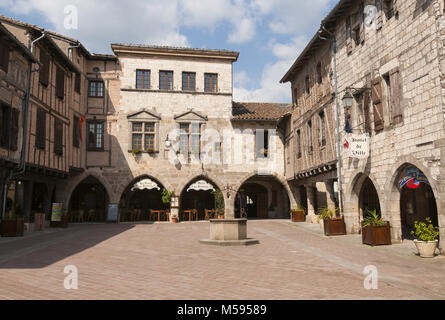 Elk225-1428 France, Tarn, Castelnau de Montmiral, place des Arcades Banque D'Images