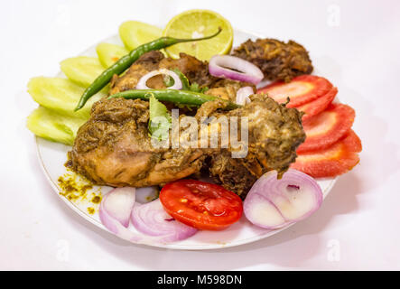 Salade de poulet épicé avec kosha - Un Indien populaire Bengali cuisine servie en accompagnement avec du riz. Banque D'Images