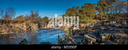 North Pennines paysage panoramique, panorama de la force faible, Cascade, Teesdale UK sur une belle matinée d'hiver Banque D'Images