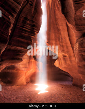 Slot Canyons dans le haut Antelope Canyon sur la nation navajo en Arizona. Banque D'Images