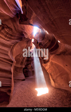 Slot Canyons dans le haut Antelope Canyon sur la nation navajo en Arizona. Banque D'Images