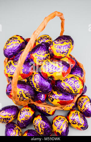 Beaucoup d'œufs Cadbury creme Banque D'Images