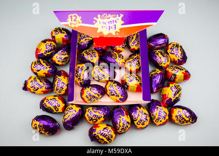 Beaucoup d'œufs Cadbury creme Banque D'Images