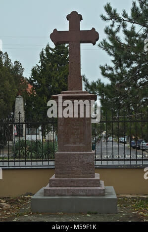 Monument à la cour de l'église dans la KAC, Serbie Banque D'Images