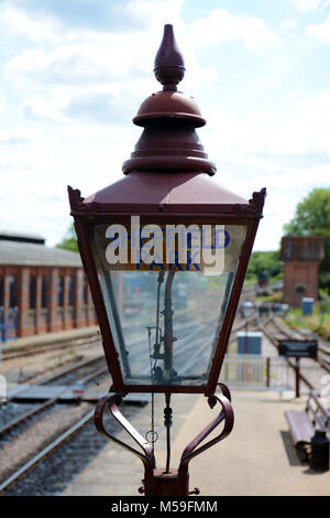 Lampe à gaz au train à vapeur Bluebell Railway - la préservation dans l'exécution de Sussex à Sheffield Park East Grinstead electric mainline Banque D'Images