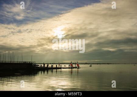 Coucher du soleil à Emsworth, Chichester Harbour, Hampshire, Royaume-Uni Banque D'Images