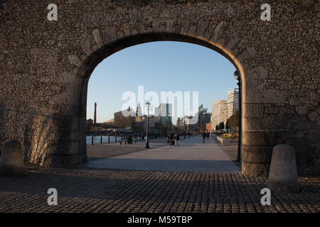 Liverpool, Lancashire, Royaume-Uni, 20 février 2018 (Fichier image) Liverpool est situé à ramener son grand édifice politique après l'UNESCO menace pour attirer l'état avec la ville comme site du patrimoine mondial à moins qu'il a cessé de l'octroi de permis d'urbanisme qui aurait un impact négatif sur la vaue universelle exceptionnelle du bien. La politique qui comprendra des mesures correctives doit être discuté par les conseillers à la ville coouncil réunion sur le 23 février 2018. Aujourd'hui, les Trois Grâces peut seulement être vu par les immeubles de grande hauteur qui ont changé Liverpools waterfro Banque D'Images