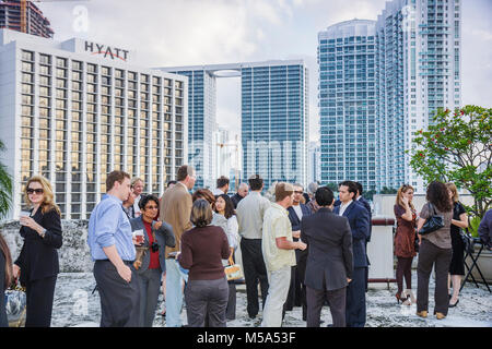 Miami Florida,Bank of America Tower,Sky Terrace,réseau social,travail,réception,hommes,femmes,Hyatt,hôtel,gratte-ciel gratte-ciel gratte-ciel bâtiment bui Banque D'Images