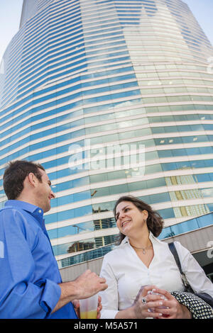 Miami Florida,Bank of America Tower,Sky Terrace,social man hommes,femme femme femme,parler,conversation,communication,sourire,heureux,employé emp Banque D'Images