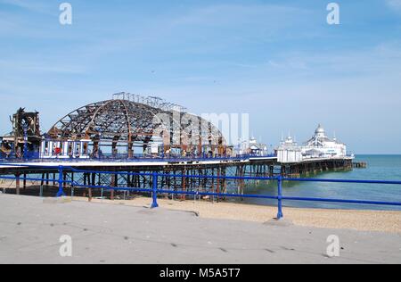 La jetée victorienne à Eastbourne East Sussex, Angleterre le 31 juillet 2014. La jetée a été gravement endommagé par un incendie le 30 juillet 2014. Banque D'Images