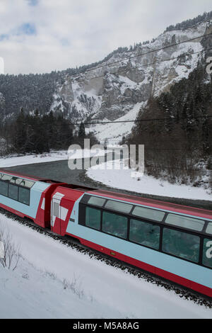 Glacier Express dans der Rheinschlucht bei Versam Banque D'Images