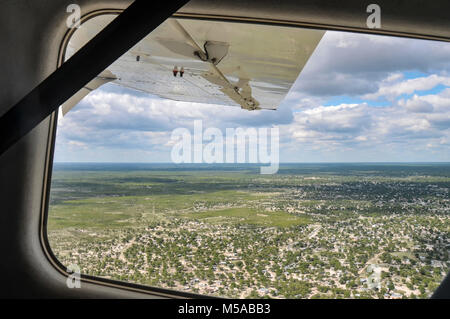 Une vue aérienne du Delta de l'Okavango au Botswana vu depuis un avion de brousse Banque D'Images