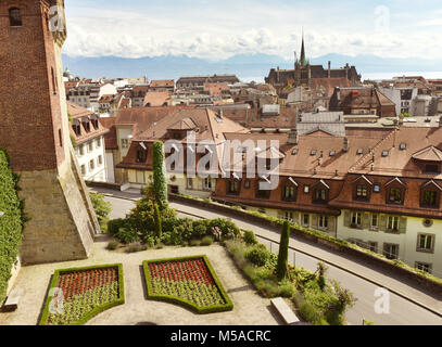 Toits de Lausanne avec l'église Saint-François, Lausanne, Vaud, Suisse. Banque D'Images