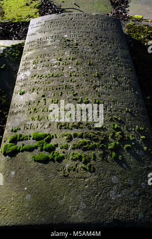 Tombes moussues à St Alkmund's Church Shrewsbury, Shropshire Banque D'Images