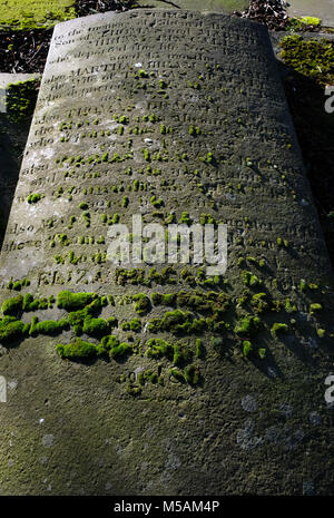 Tombes moussues à St Alkmund's Church Shrewsbury, Shropshire Banque D'Images