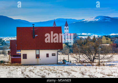 Vue panoramique sur le paysage d'hiver à Kupres ski en Bosnie, Alpes dinariques. Banque D'Images