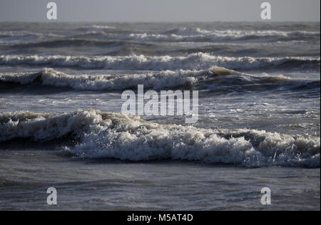 AJAXNETPHOTO. En 2018. WORTHING, Angleterre. - Grosse MER BATTERS COAST - STORMY SEAS CANAL HAMMER LE LITTORAL. PHOTO:JONATHAN EASTLAND/AJAX REF:181702 GX8  543 Banque D'Images