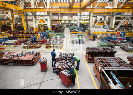 Les travailleurs de la grande usine à Puebla, Mexique le Jeudi, Janvier 22, 2015. Magna produit des pièces détachées de voitures qui sont utilisés par une variété de différents constructeurs automobiles. Puebla a une industrie de l'automobile. Banque D'Images