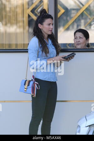 Michelle Keegan sports un léopard s'habiller comme elle a été aperçu quittant l'hôtel Waldorf Astoria après avoir déposé mari Mark Wright à la spa La Prairie pour un anniversaire cocooning. Avec : Michelle Keegan Où : Los Angeles, California, United States Quand : 22 Jan 2018 Credit : WENN Banque D'Images