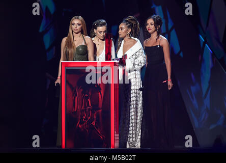 Présenter le mélange peu award du meilleur artiste masculin Solo britannique au cours de la Brit Awards 2018 show, tenu à l'O2 Arena, Londres. Usage éditorial uniquement. ASSOCIATION DE PRESSE Photo. Photo date : mercredi 21 février, 2018. Voir PA Story SHOWBIZ Brits. Crédit photo doit se lire : Victoria Jones/PA Wire. Banque D'Images