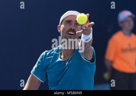 20 février 2018 - Delray Beach, FL, United States - Delray Beach, FL - le 20 février : Steve Johnson (USA) bat Nikoloz Basilashvili (GEO) 6364 lors de la manche d'ouverture de l'Open de Delray Beach 2018 tenue à l'Delray Beach Tennis Center à Delray Beach, en Floride. Crédit : Andrew Patron/Zuma Wire Crédit : Andrew Patron/Zuma sur le fil (crédit Image : © Andrew Patron via Zuma sur le fil) Banque D'Images