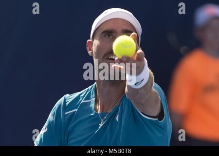 20 février 2018 - Delray Beach, FL, United States - Delray Beach, FL - le 20 février : Steve Johnson (USA) bat Nikoloz Basilashvili (GEO) 6364 lors de la manche d'ouverture de l'Open de Delray Beach 2018 tenue à l'Delray Beach Tennis Center à Delray Beach, en Floride. Crédit : Andrew Patron/Zuma Wire Crédit : Andrew Patron/Zuma sur le fil (crédit Image : © Andrew Patron via Zuma sur le fil) Banque D'Images