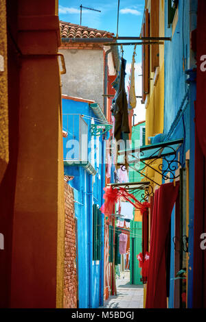 BURANO, ITALIE - 21 MAI 2017 : un rêve caché dans l'allée Burano avec couleurs et maisons de charme. Banque D'Images