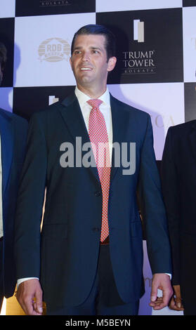 Kolkata, Inde. Feb 21, 2018. Le président américain, Donald Trump Donald Trump fils Jr pose pour une séance photo dans un hôtel de ville au cours de la visite Trump Tower à Kolkata. Credit : Saikat Paul/Pacific Press/Alamy Live News Banque D'Images